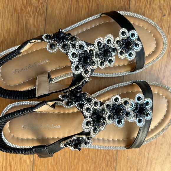 Shoes - Like New! Sandals